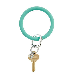 in the pOOl silicOne Big-O keyring